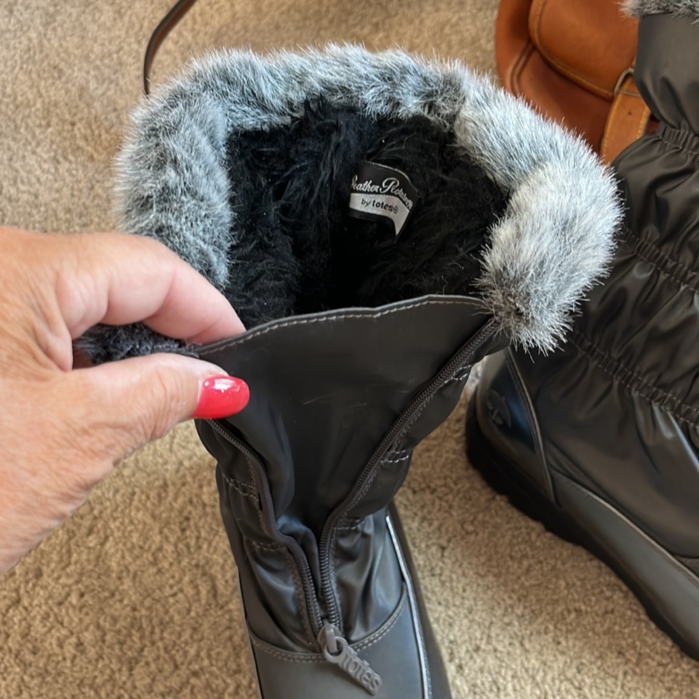 Totes Boots - image 6